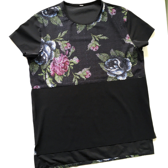 lululemon athletica Tops - RARE Lululemon Snapshot Tee in Garden Party Print